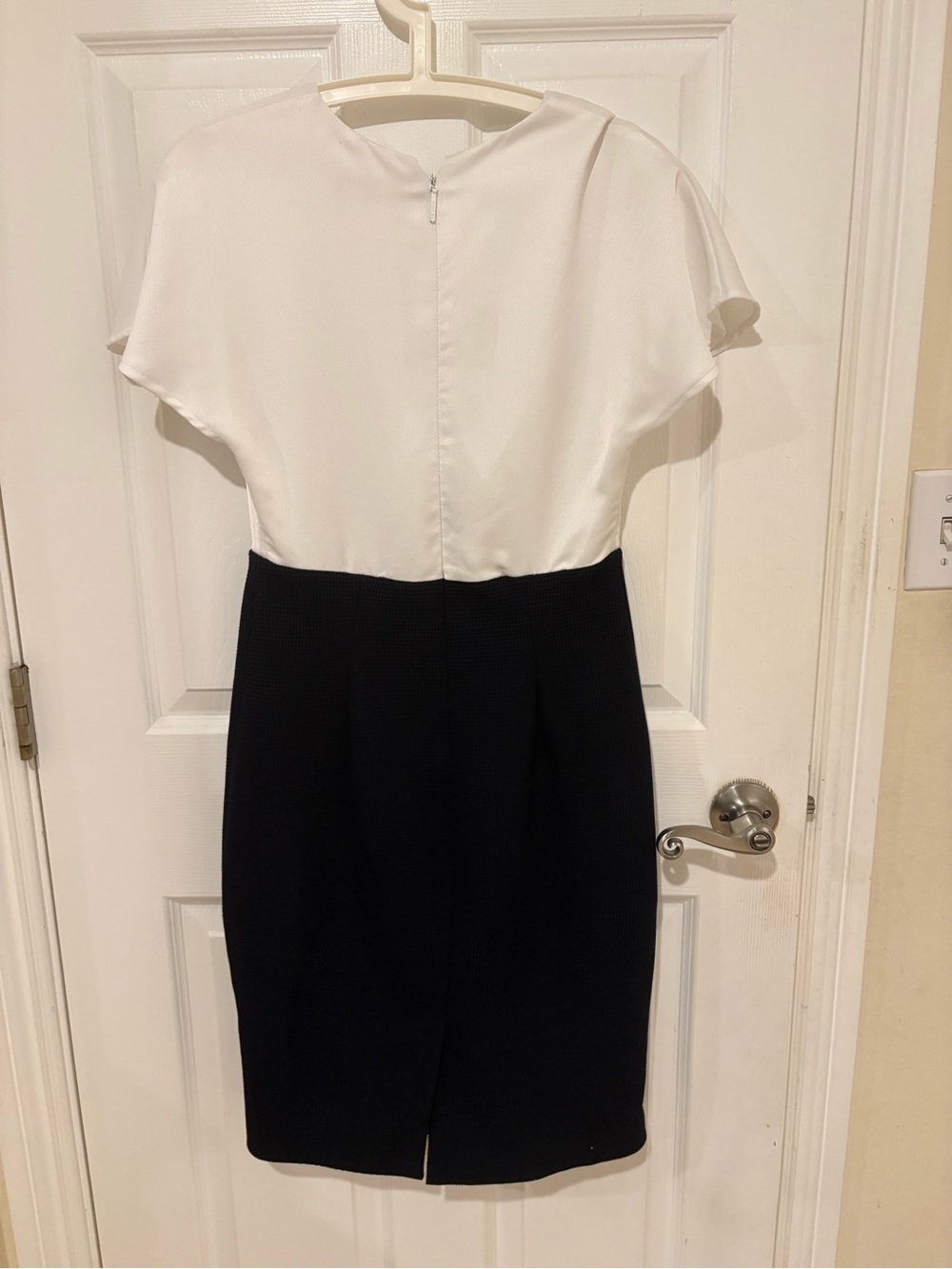 Ted baker Ted Baker Colorblock V-Neck Sheath Dress - Size 2 (Fits US 4 - US 6)